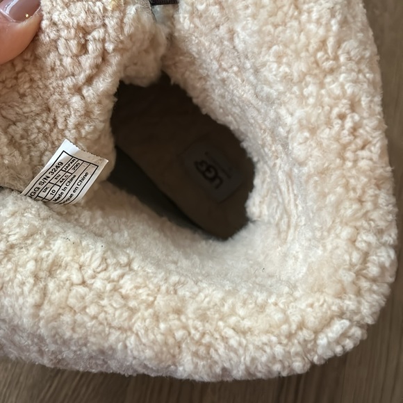 Size 11 Ugg Waterproof Boots - unisex - Picture 7 of 12